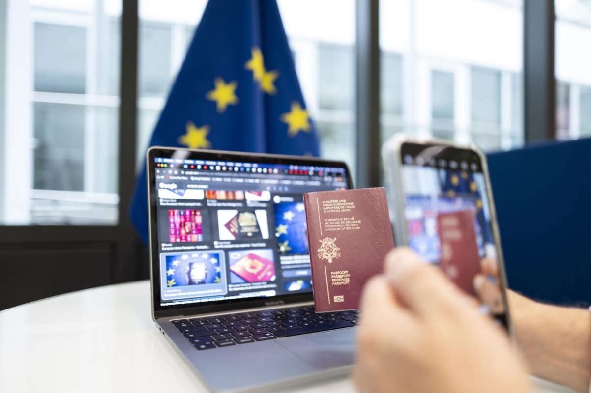 Essence of getting clean and definitive images when registering for a passport online.